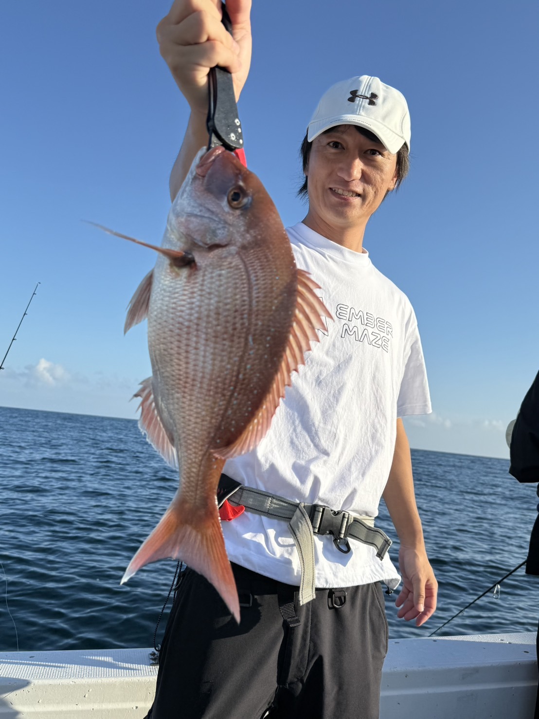 朝イチは好調スタート！「ひとつテンヤ」で狙う真鯛釣り - 遊漁船 鵃