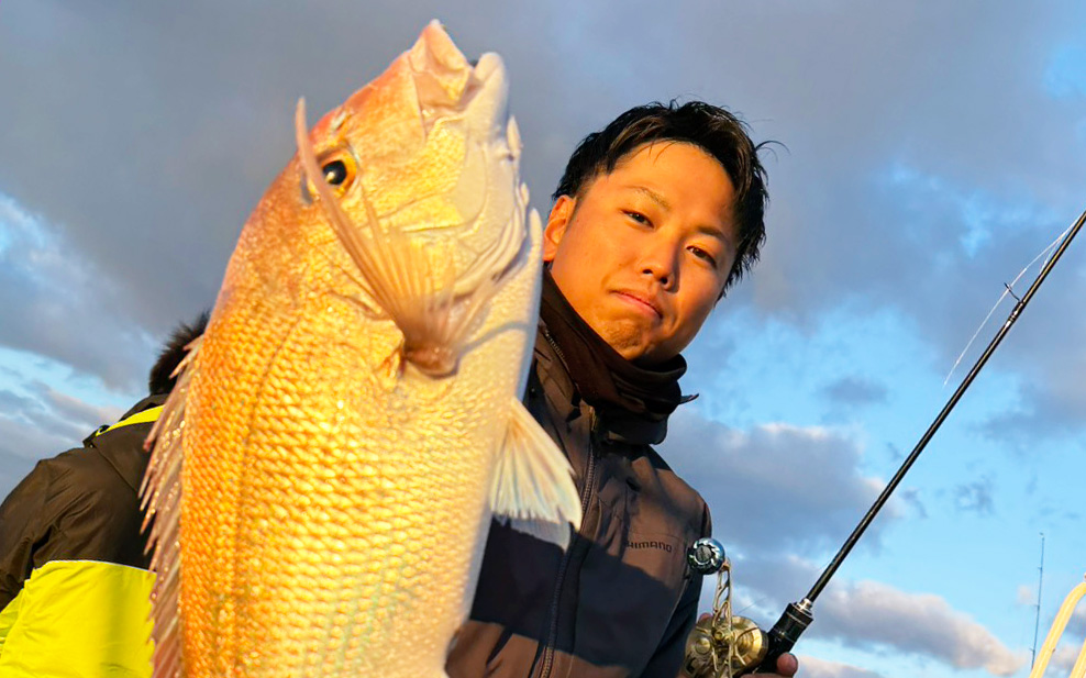 風の中で真鯛連発！タイラバで良型&食べ頃サイズヒット - 遊漁船 鵃