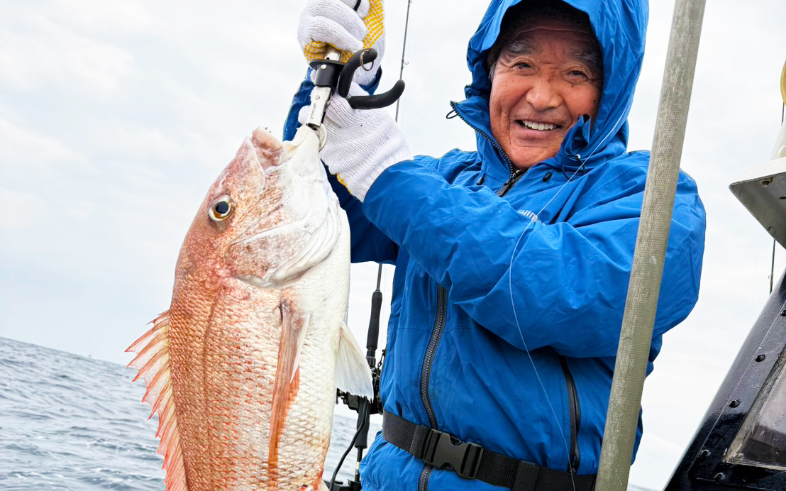 ジグに真鯛！良型ヤズも浮上
