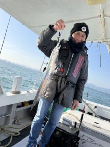 風波を攻略！博多湾タチウオでF4.5サイズ頭に2桁釣果