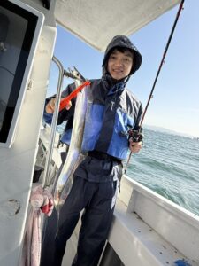 風波を攻略！博多湾タチウオでF4.5サイズ頭に2桁釣果