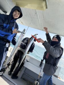 風波を攻略！博多湾タチウオでF4.5サイズ頭に2桁釣果