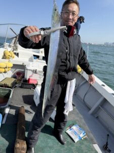 風波を攻略！博多湾タチウオでF4.5サイズ頭に2桁釣果