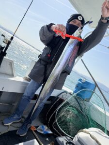 風波を攻略！博多湾タチウオでF4.5サイズ頭に2桁釣果