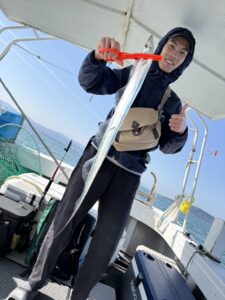 風波を攻略！博多湾タチウオでF4.5サイズ頭に2桁釣果