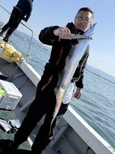 風波を攻略！博多湾タチウオでF4.5サイズ頭に2桁釣果