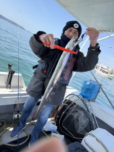 風波を攻略！博多湾タチウオでF4.5サイズ頭に2桁釣果