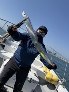 風波を攻略！博多湾タチウオでF4.5サイズ頭に2桁釣果