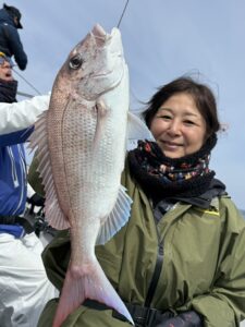 後半の潮変わりで良型マダイ連発のタイラバ