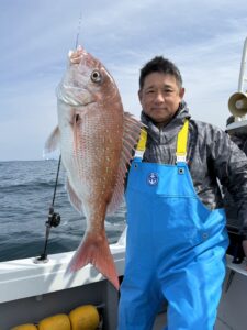 後半の潮変わりで良型マダイ連発のタイラバ