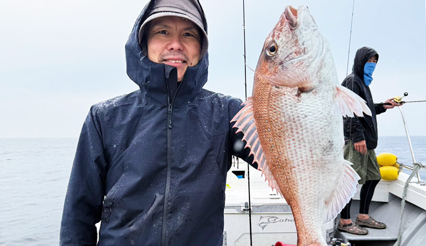 無風の凪から雨の沖合へ！ポイント移動で状況打破