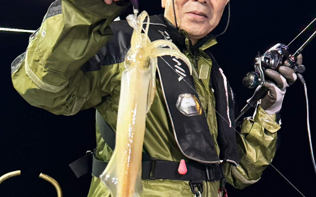 澄み潮とベイトの少なさに苦戦するも大移動後にパラソルサイズ