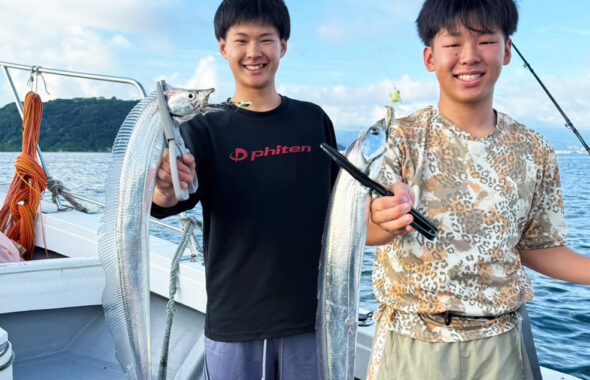 パターン攻略でF5・F4連発！夏の博多湾タチウオ釣り本格開幕！