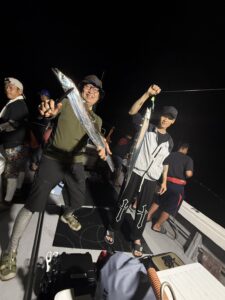 パターン攻略でF5・F4連発！夏の博多湾タチウオ釣り本格開幕！
