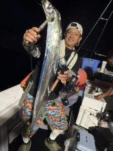パターン攻略でF5・F4連発！夏の博多湾タチウオ釣り本格開幕！