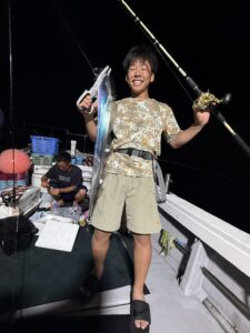 パターン攻略でF5・F4連発！夏の博多湾タチウオ釣り本格開幕！