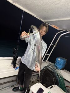 パターン攻略でF5・F4連発！夏の博多湾タチウオ釣り本格開幕！
