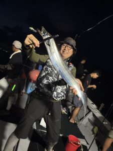 パターン攻略でF5・F4連発！夏の博多湾タチウオ釣り本格開幕！