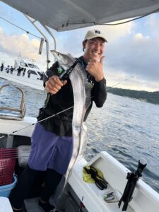 パターン攻略でF5・F4連発！夏の博多湾タチウオ釣り本格開幕！