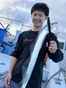 パターン攻略でF5・F4連発！夏の博多湾タチウオ釣り本格開幕！