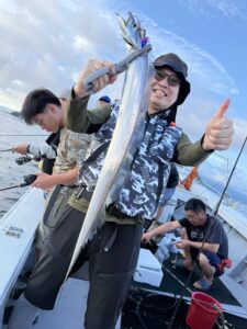パターン攻略でF5・F4連発！夏の博多湾タチウオ釣り本格開幕！