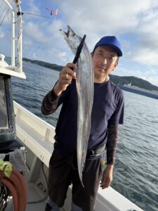 パターン攻略でF5・F4連発！夏の博多湾タチウオ釣り本格開幕！