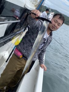 博多湾タチウオF5サイズを頭に数釣れてます！嬉しいゲストにビックサイズの高級魚マゴチも！