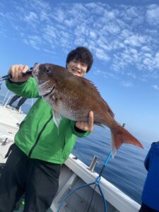 糸島から出船！初心者でも大きな真鯛が釣れる玄界灘の楽しいタイラバ釣り