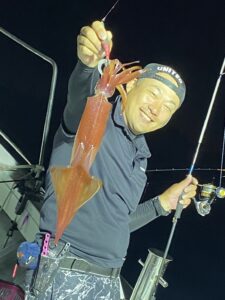 満月の夜は釣果に影響？玄界灘の夜焚きイカ釣り