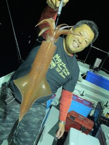 満月の夜は釣果に影響？玄界灘の夜焚きイカ釣り