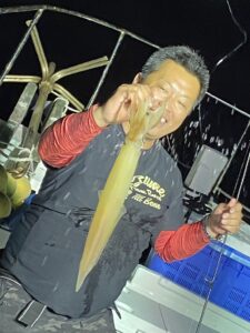 満月の夜は釣果に影響？玄界灘の夜焚きイカ釣り