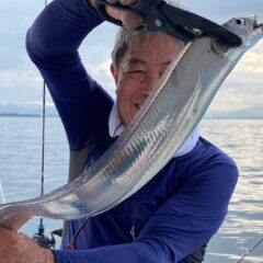 夏の博多湾で太刀魚釣り！F4サイズを頭に数釣りを楽しむ