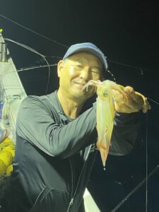 大潮の夜焚きイカ釣りで100杯超えの好釣果