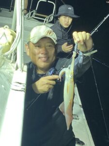 夜焚きイカ釣りで60杯の釣果！連日の出船