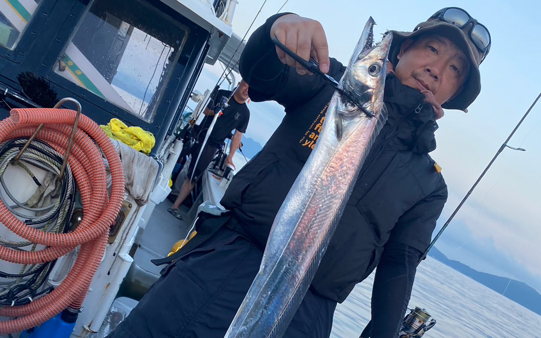 博多湾でドラゴンサイズ！好釣果の太刀魚釣り