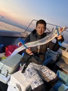 博多湾でドラゴンサイズ！好釣果の太刀魚釣り