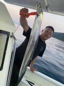 博多湾でドラゴンサイズ！好釣果の太刀魚釣り