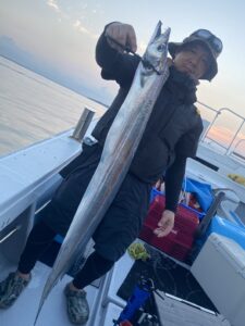 博多湾でドラゴンサイズ！好釣果の太刀魚釣り