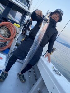 博多湾でドラゴンサイズ！好釣果の太刀魚釣り