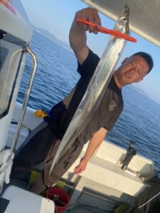 博多湾でドラゴンサイズ！好釣果の太刀魚釣り