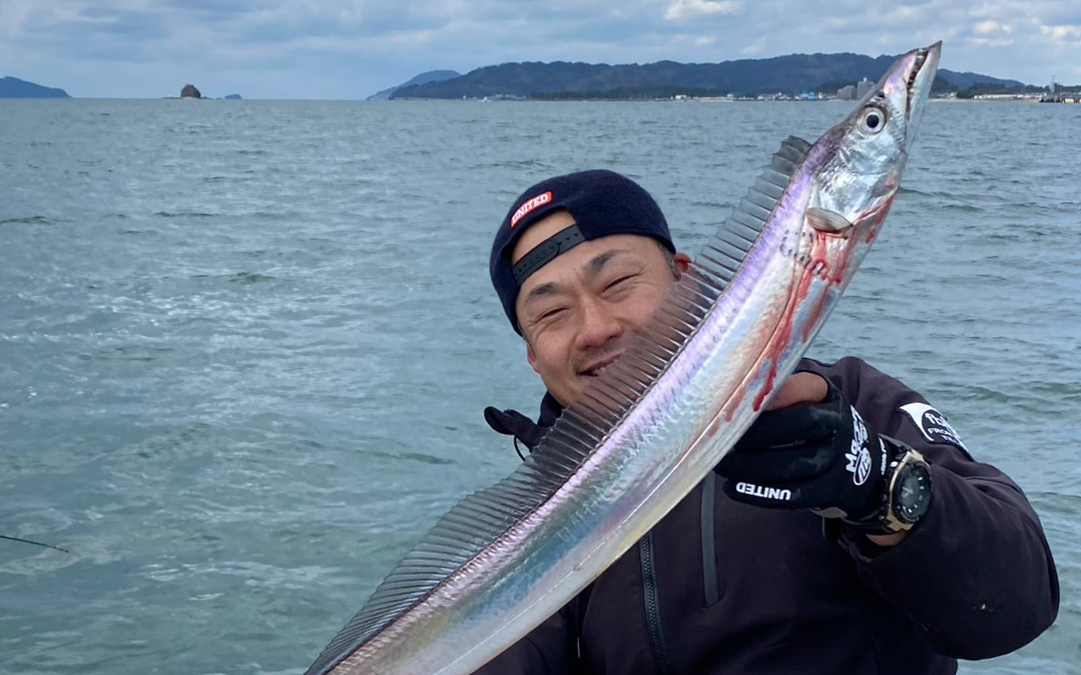 博多湾内で太刀魚釣り！冬の良型が連続ヒット