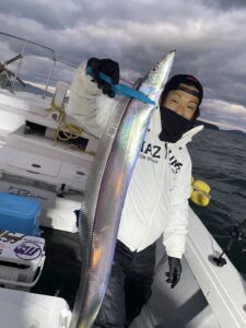 博多湾内で太刀魚釣り！冬の良型が連続ヒット