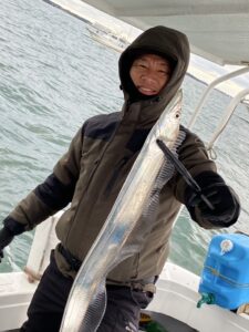 博多湾内で太刀魚釣り！冬の良型が連続ヒット