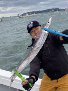 博多湾内で太刀魚釣り！冬の良型が連続ヒット