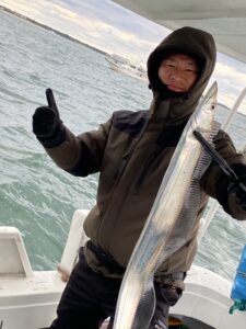 博多湾内で太刀魚釣り！冬の良型が連続ヒット