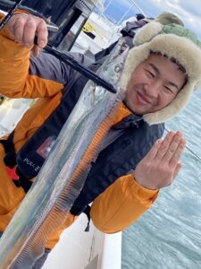 博多湾内で太刀魚釣り！冬の良型が連続ヒット