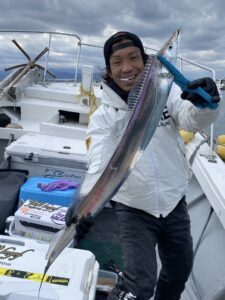 博多湾内で太刀魚釣り！冬の良型が連続ヒット