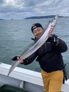 博多湾内で太刀魚釣り！冬の良型が連続ヒット