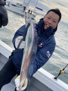 博多湾で冬の太刀魚釣り！渋い状況でも粘りの釣果