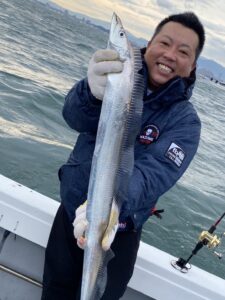 博多湾で冬の太刀魚釣り！渋い状況でも粘りの釣果